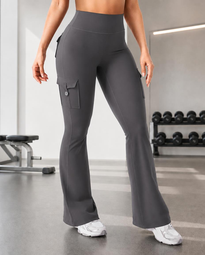Pantalón acampanado de talle alto con bolsillos