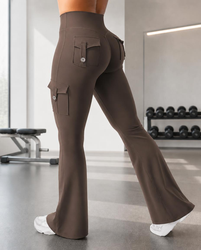 Pantalón acampanado de talle alto con bolsillos
