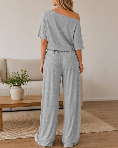 Conjunto casual de top con hombros descubiertos y pantalón acampanado