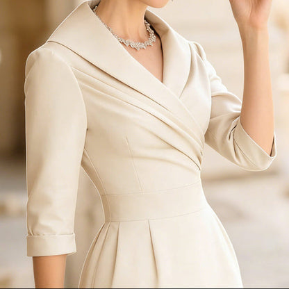 Noemí | Elegante Vestido Tubo con Cuello Solapa y Bolsillos